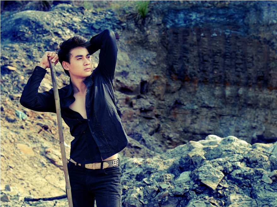 'Trai nhảy' Ngọc Thuận rong chơi ngày cuối thu