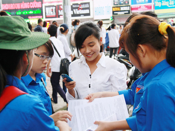 Tại điểm thi trường ĐH Thủy lợi, buổi thi môn Vật lý Ảnh: Trường Phong