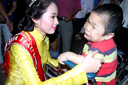 Hoa hậu Đặng Thu Thảo sẽ tham gia hiến máu Ngày Chủ nhật Đỏ