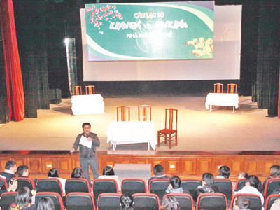 Kịch Tuổi trẻ tung chiêu hút khách