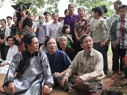 'Ông Phần nông thôn' trở lại với 'Làng ma'