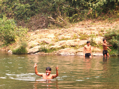 Tộc người 'teo tóp' chuyển mình