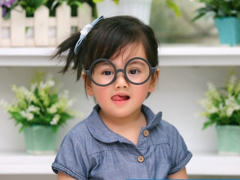 Nickhun cô bé xinh đẹp