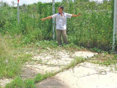 Thầy giáo Đức ở nơi nhà bị cưỡng chế tháo dỡ Ảnh: NGỌC THIÊN