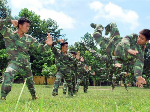 Lính đặc công 'luyện công' đánh hiểm