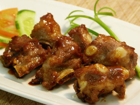 Cải thiện bữa tối với món sườn non kho tộ