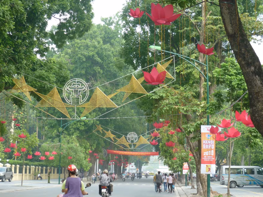 Đường Điện Biên Phủ được trang hoàng lộng lẫy