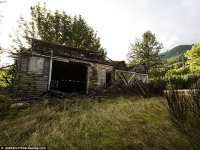 Rợn người đến thăm ‘thị trấn ma’ hoang tàn, quái dị