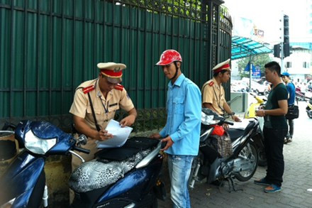 Quyết phạt 'xe không chính chủ' có lợi cho dân?