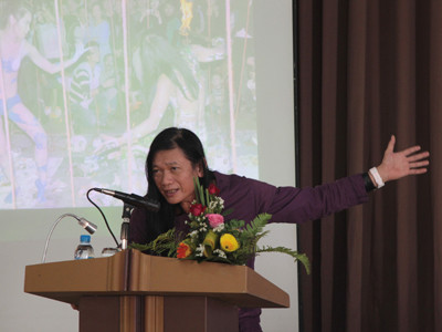 Nên ở bên rìa xã hội?