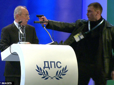 Nghị sỹ Bulgaria thoát chết trong gang tấc