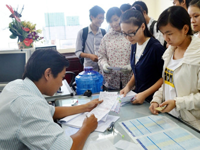 Giảm học phí, tăng học bổng để 'hút' thí sinh