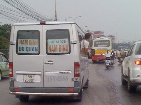 Cảnh sát giao thông nói không, bến xe nói có