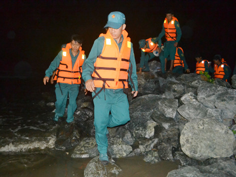 Mỏi mòn chờ thi thể con bên biển Cần Giờ buốt lạnh
