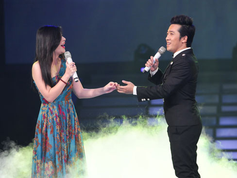 Hát sai nhịp, Kim Oanh 'giúp' Quang Hào dừng lại