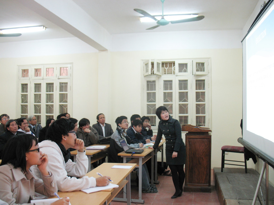 Dạy Toán bằng tiếng Anh cho học sinh lớp 10 trường THPT Chuyên KHTN - ĐH Quốc gia Hà Nội	Ảnh: Q.H