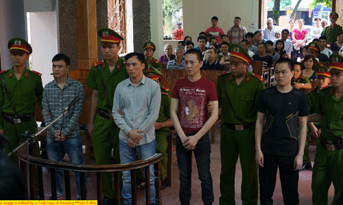 Xử vụ mua bán trái phép gần 100 bánh heroin