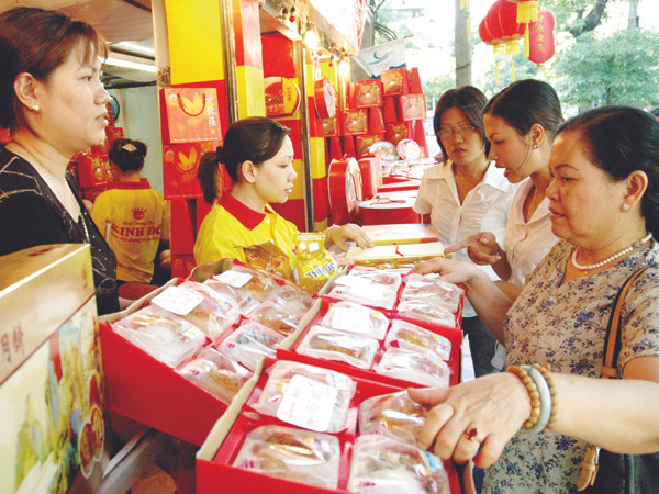 Đồng loạt kiểm tra bánh Trung thu