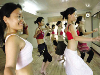 Xem giới trẻ Hà Thành múa bụng