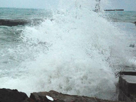 Tin đồn sóng thần, hàng nghìn người chạy lên núi