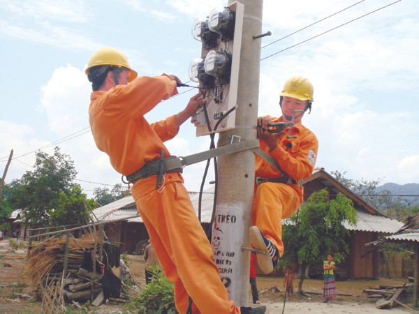 Bộ máy cồng kềnh của EVN là một trong những nguyên nhân quan trọng khiến chi phí giá thành điện của Việt Nam cao Ảnh: Hồng Vĩnh