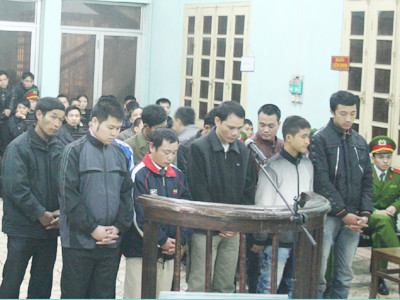 Các bị cáo tại phiên tòa ngày 16-3