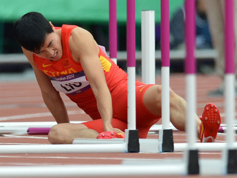 Vụ Lưu Tường ngã là một vở kịch vụng về?