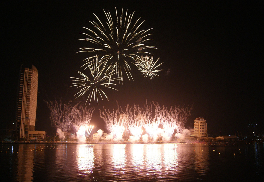 Đà Nẵng lung linh sắc màu