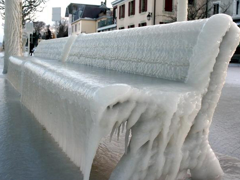 Giá băng tại Geneva, Thụy Sĩ. Ảnh: TTXVN