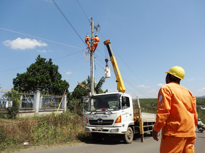 Cao nguyên Di Linh sáng cùng điện