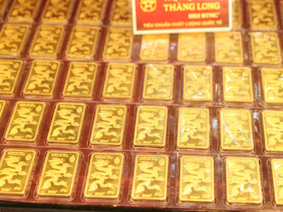 Lợi, hại độc quyền vàng miếng