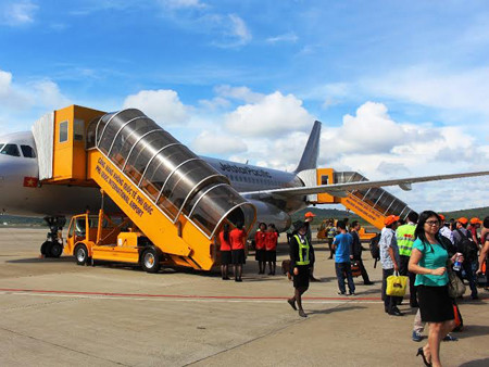 Sương mù dày đặc, hàng loạt chuyến bay bị chậm, hủy