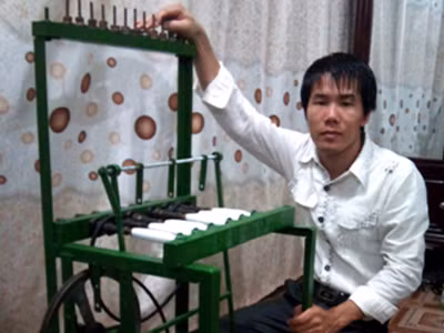 Cán bộ Đoàn mở xưởng chế tạo máy
