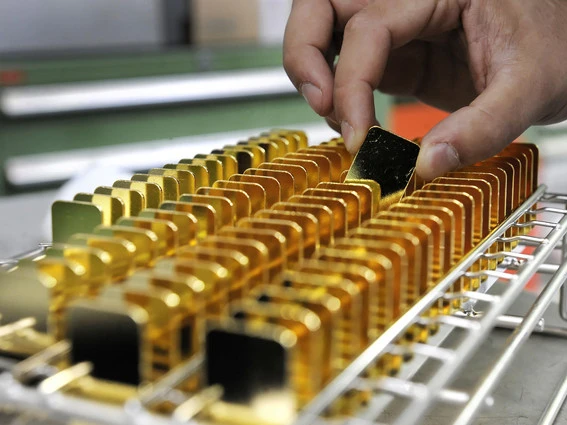 Vàng lại giảm dưới 43 triệu đồng/lượng