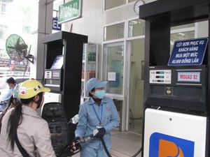 Bộ Công Thương bác tin đồn tăng giá xăng