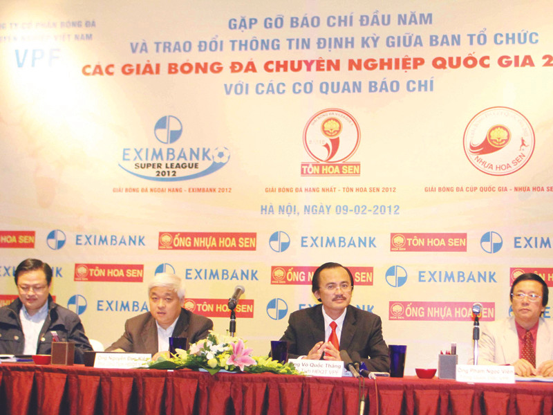 Lãnh đạo VPF tuyên bố sẽ “kêu” lên cấp cao hơn nếu không hài lòng với kết luận thanh tra của Bộ VH-TT&DL về hợp đồng bản quyền truyền hình bóng đá Ảnh: VSI