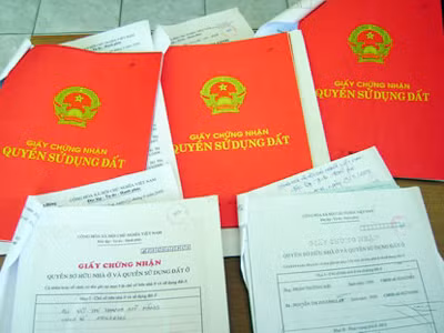 Mượn sổ đỏ thế chấp ngân hàng đang là vấn nạn