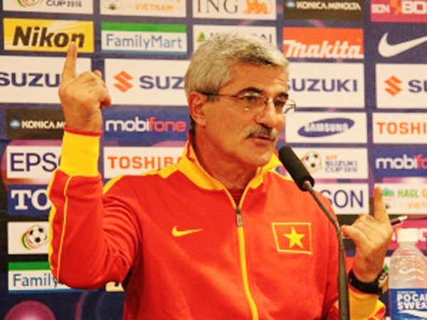 Thầy nội ngần ngại, VFF tính mời thầy ngoại như Calisto trở lại Việt Nam