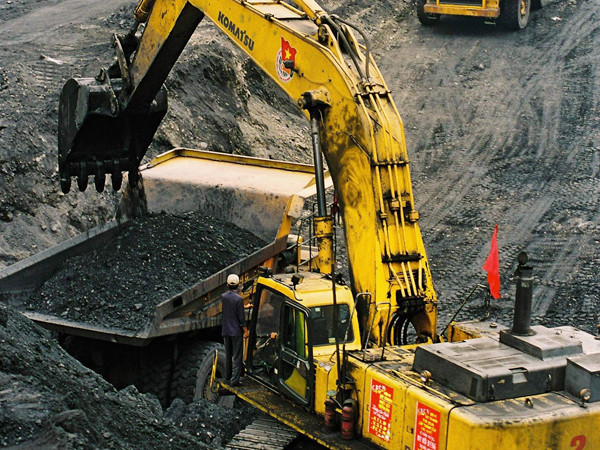 Khoáng sản đang chảy máu