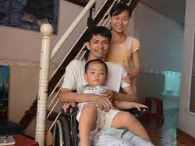 Chuyện tình nữ sinh trường y với chàng trai liệt tứ chi