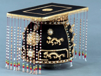 Cận cảnh báu vật triều Nguyễn