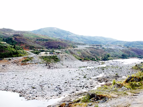 Thủy điện không xả nước, hạn nặng trước mặt