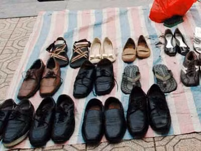 Giày 'cá sấu, da bò' siêu rẻ bán ngập vỉa hè