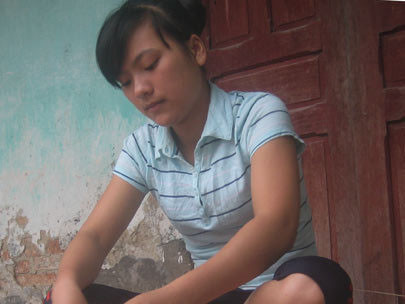 Nữ sinh mồ côi phải từ bỏ giấc mơ đại học