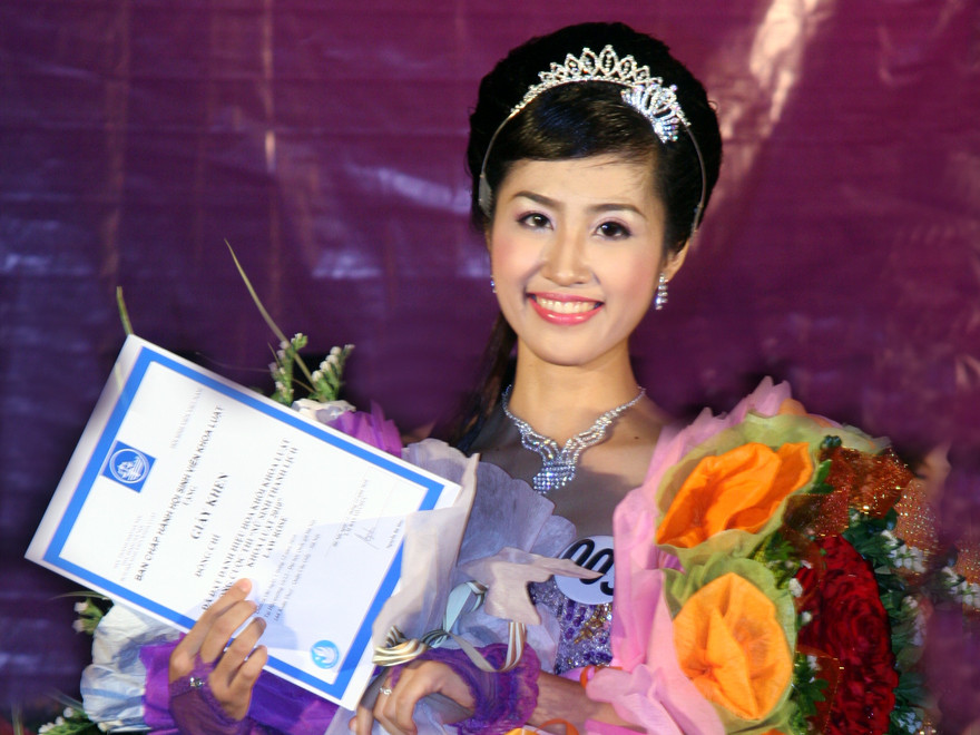 Hà Chi - bông hồng đẹp nhất khoa Luật