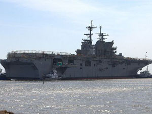 Mỹ bí mật thử nghiệm tàu đổ bộ tấn công siêu hạng