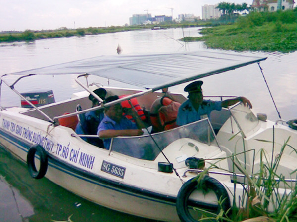 Lật xuồng, bốn người chết