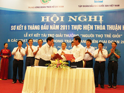 Lãnh đạo T.Ư Đoàn và lãnh đạo Tập đoàn Dầu khí ký kết tài trợ