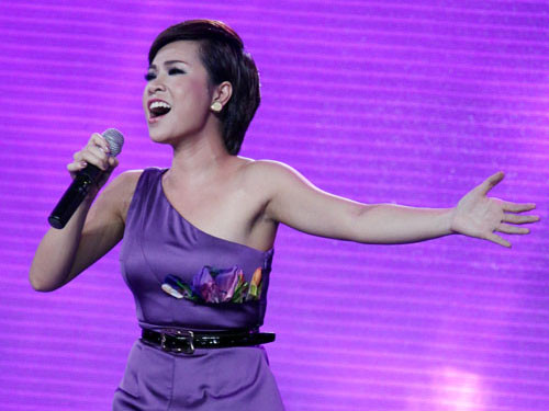 Xem 'Đường cong' của Uyên Linh