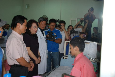 Bóc khối u gần 2kg cho con trai chủ tịch huyện Trường Sa